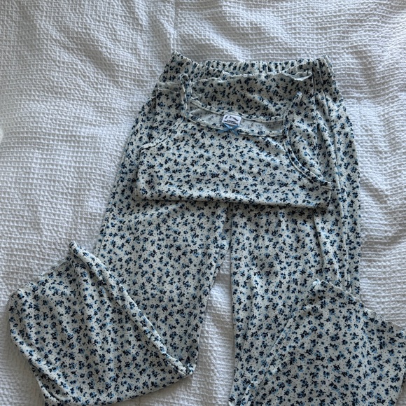 art class Blue Floral Kids Pajama Set - Picture 1 of 2